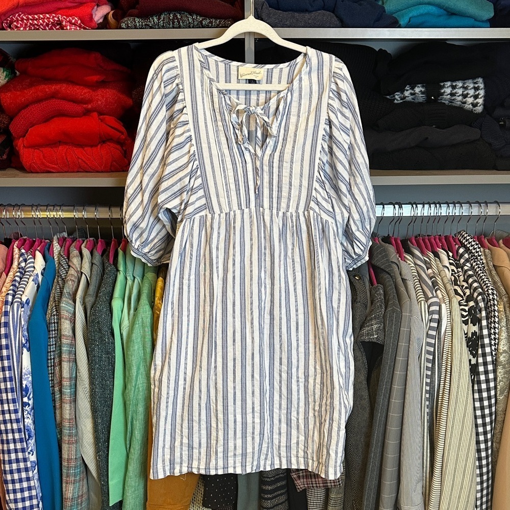 Universal Thread 100 % cotton white/blue stripe 3/4 sleeve 2 pocket dress size S
